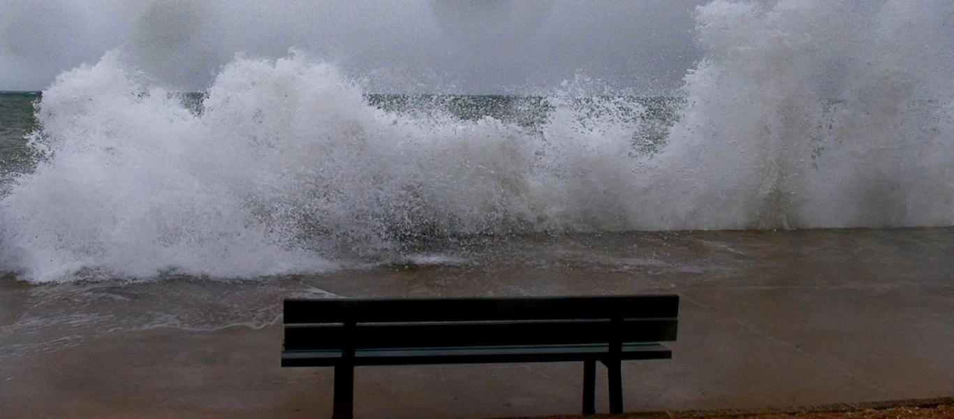 Κακοκαιρία: Δεν έδεσε στο λιμάνι των Οινουσσών το πλοίο της γραμμής - Συνέχισε το δρομολόγιο